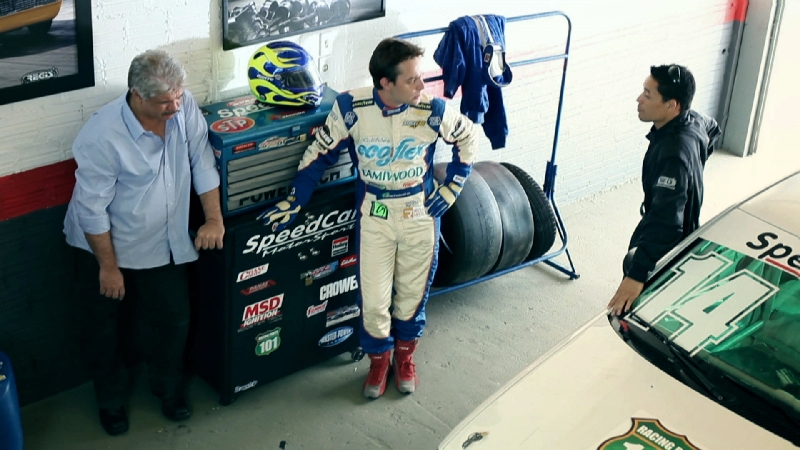 Carreras explora os bastidores das corridas de carros | Divulgação