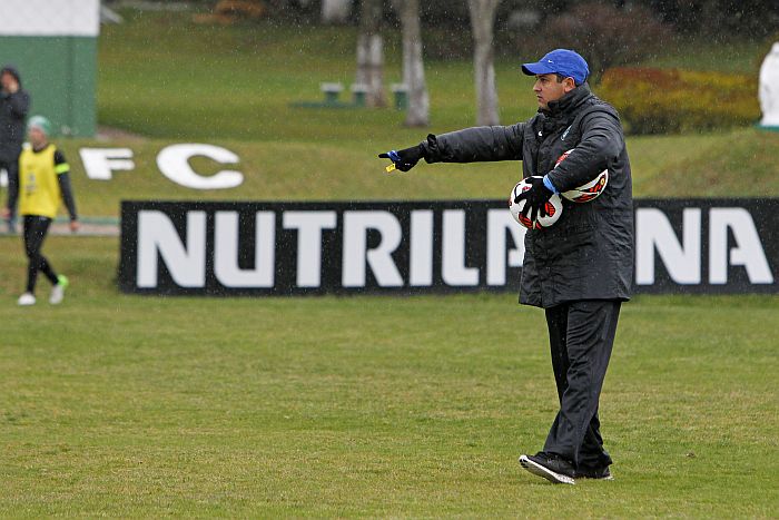 O técnico do Coritiba, Marquinhos Santos: "Temos de jogar para conquistar um padrão tanto no Brasileiro, quanto na Sul-Americana" | Antonio More / Gazeta do Povo