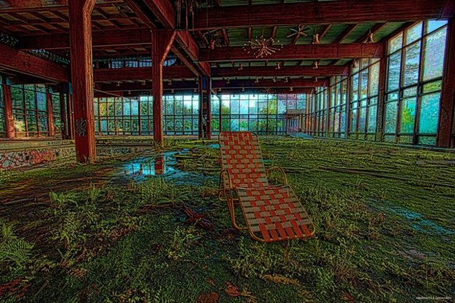 Área da piscina do Grossing Resort, construído na década de 1970 |