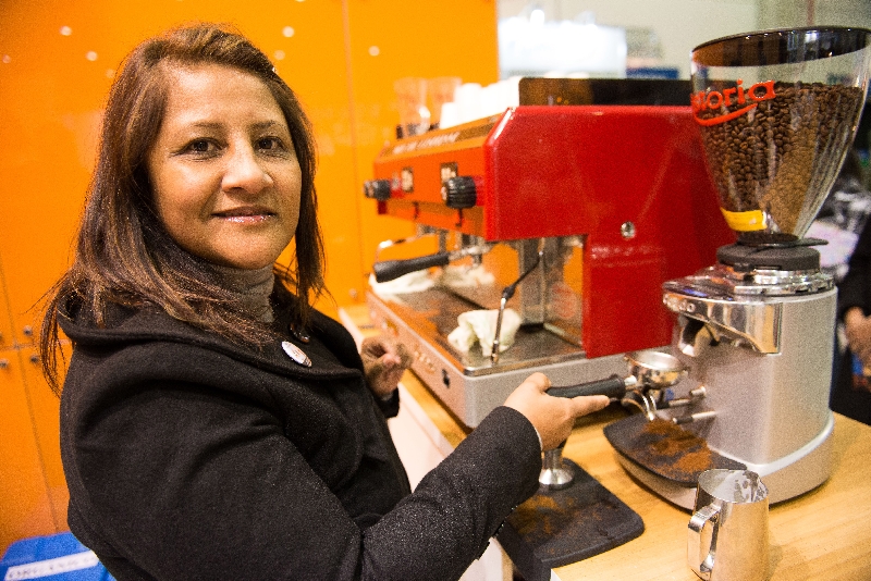 Eulógia Lobo estuda para se formar em barista | Gustavo Wanderley/ Gazeta do Povo