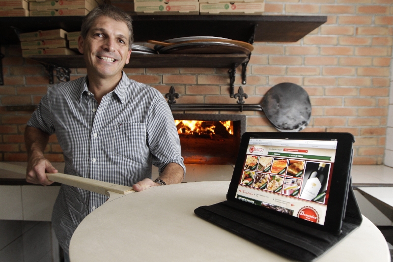 José Antônio Baggio Pereira, sócio-proprietário da Baggio Pizzeria: canais na internet compõem resultados | Daniel Castellano/ Gazeta do Povo