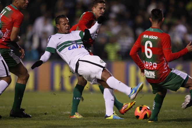 Bill fez nos acréscimos o gol de empate do Coxa |