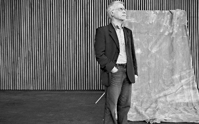 José Pacheco: muita gente na plateia, risos, emoção incontida e cansaço declarado diante do que não muda nas escolas | Alexandre Mazzo/ Gazeta do Povo