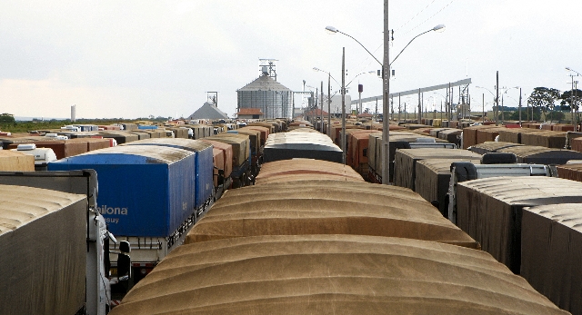 Pressão: supersafra do Brasil sobrecarrega terminal ferroviário em Itiquira (MT), uma das únicas opções de saída de grãos por trens no estado | Huho Harada/gazeta Do Povo