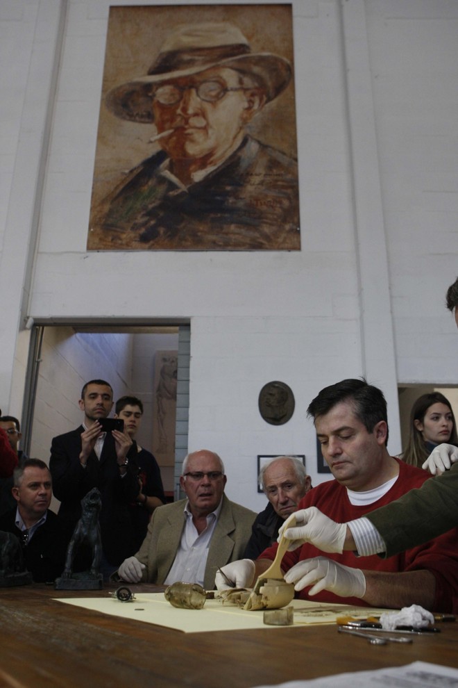 Revelação do conteúdo da garrafa gerou expectativa entre os curitibanos na última semana |