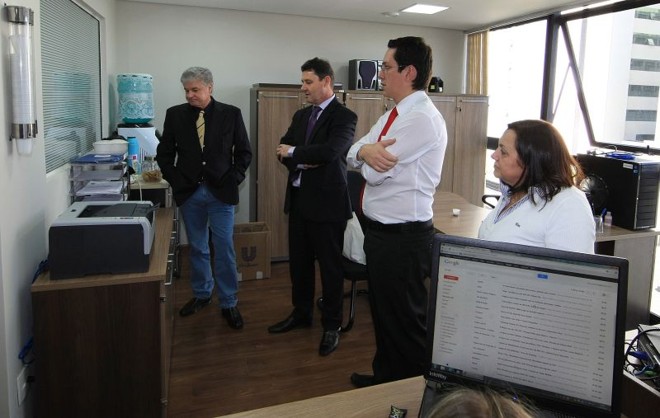 O presidente da Casa, Valdir Rossoni, entregou ontem a terceira leva de gabinetes reformados |