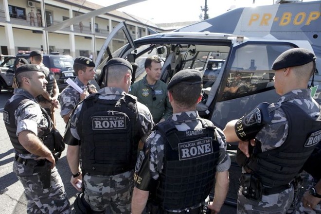 Na operação desta quinta-feira (1º), PMs buscam foragidos da Justiça e fiscalizam veículos |