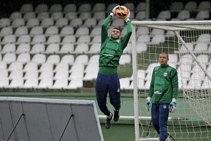 Defesas de Vanderlei deixam o Coritiba com a quarta melhor defesa do Campeonato Brasileiro | Antonio More / Gazeta do Povo