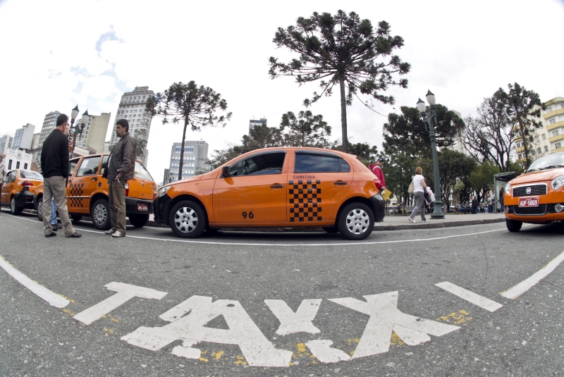 Urbs precisa analisar os documentos dos 2.240 permissionários antes de conceder a autorização a eles | Daniel Castellano/Gazeta do Povo