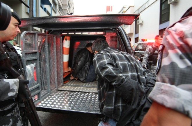 PM fez abordagens e prendeu pessoas no Centro de Curitiba |