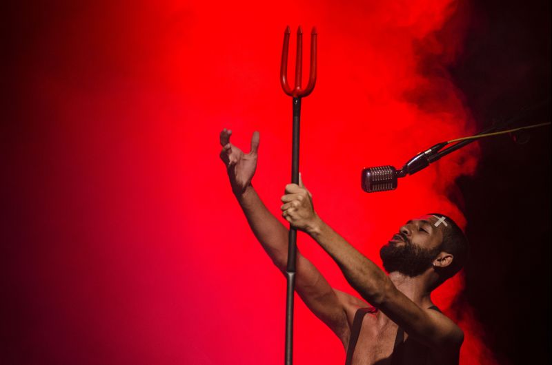 Viúva, Porém Honesta, de Nelson Rodrigues, ganhou releitura pernambucana com o grupo Magiluth | Divulgação