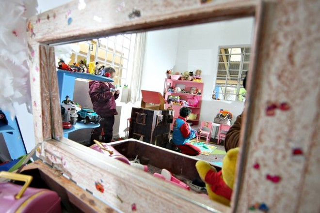 Na sede da Serpiá, no Alto da XV, todo brinquedo é aproveitado |