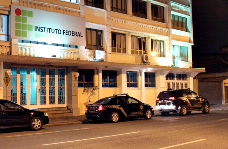 Policiais apreenderam documentos na sede do IFPR, em Curitiba: 43 mandados de busca e apreensão foram cumpridos | Divulgação/ PF