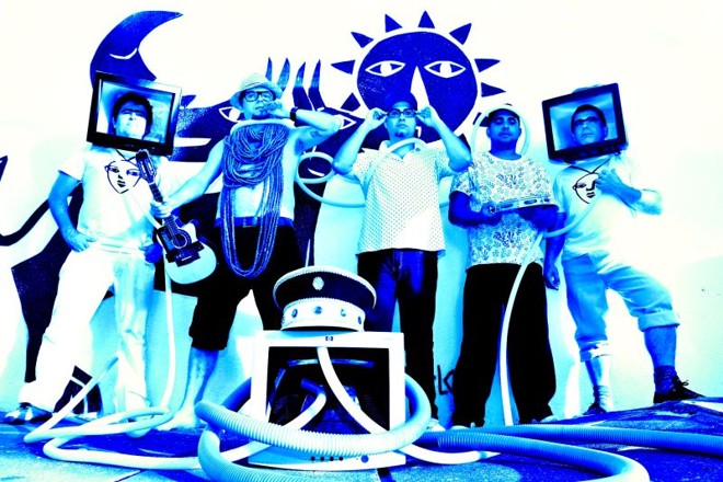 Mundo Livre S/A: releituras com influências de punk e MPB |