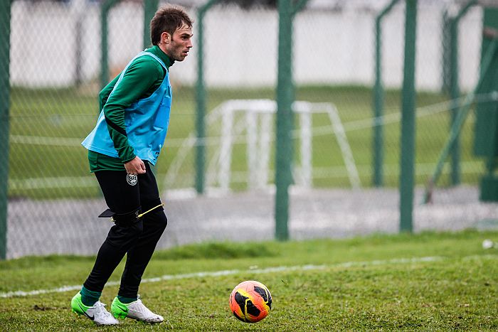Recuperado de uma entorse no tornozelo, Raúl Iberbia vai jogar diante do Vitória | Bruno Covello / Gazeta do Povo
