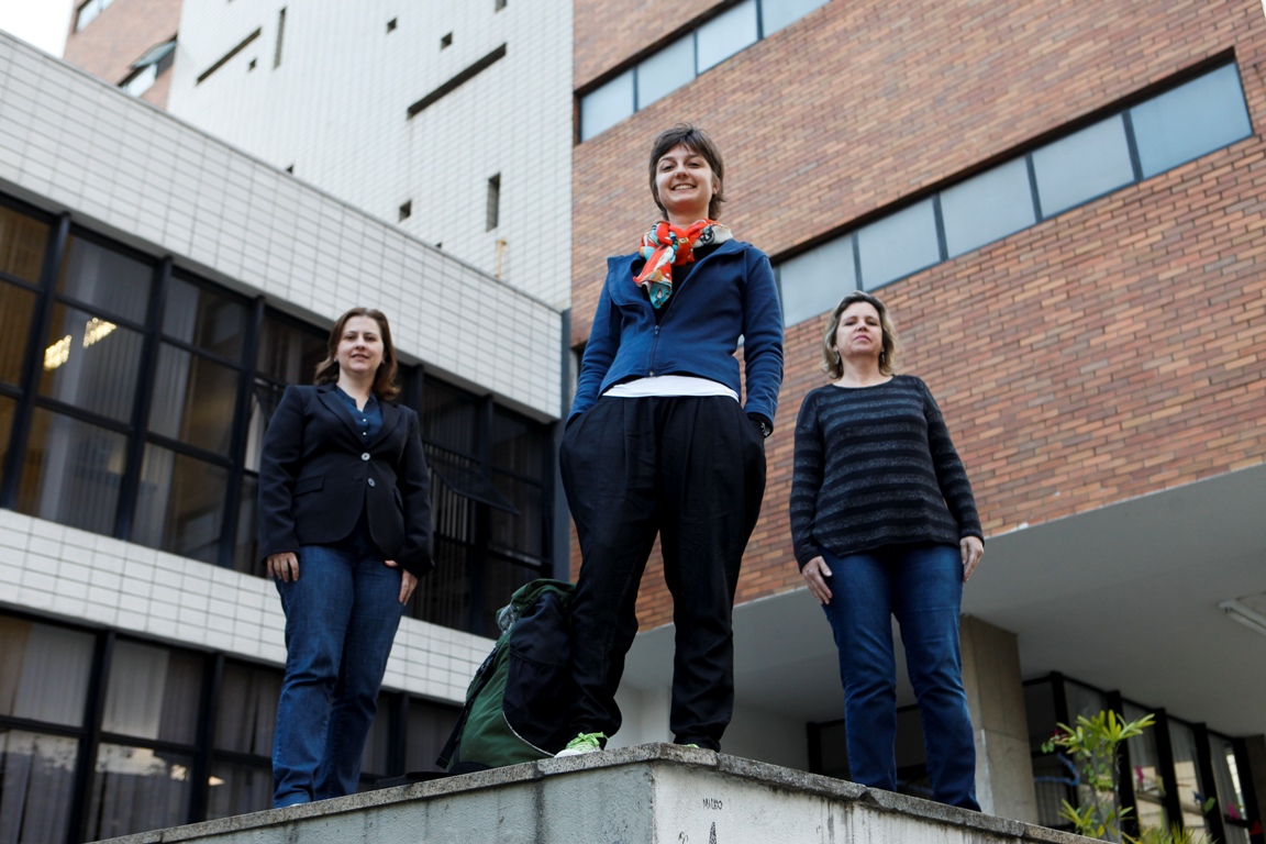 Nádia Guariza, moradora da Ceuc nos anos 1990, a atual presidente da casa, Mailane Raizer, e Solange Martins, moradora nos anos 1980. | André Rodrigues / Gazeta do Povo