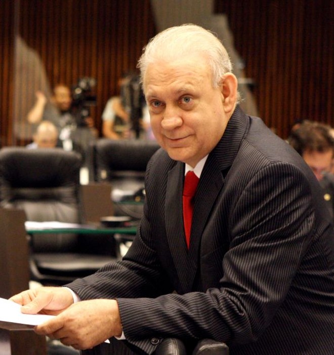 Deputado Ademar Traiano, líder do governo na Assembleia |