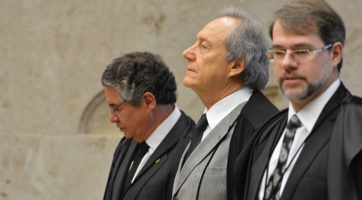 Os ministros Marco Aurélio, Ricardo Lewandowski e Dias Toffoli, durante julgamento dos recursos dos condenados na Ação Penal 470, o processo do mensalão, nesta quitna-feira (22) | Valter Campanato / Agência Brasil
