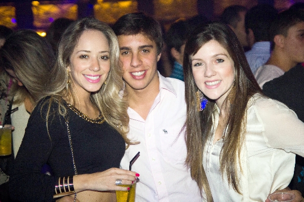 Léo Scheidt, um dos diretores do Grêmio Flamingo do Graciosa Country Club, atuou como DJ e também curtiu a festa Unique, sexta-feira, ao lado de Jaqueline Miranda e Evelin Vieira | Leonardo Freire