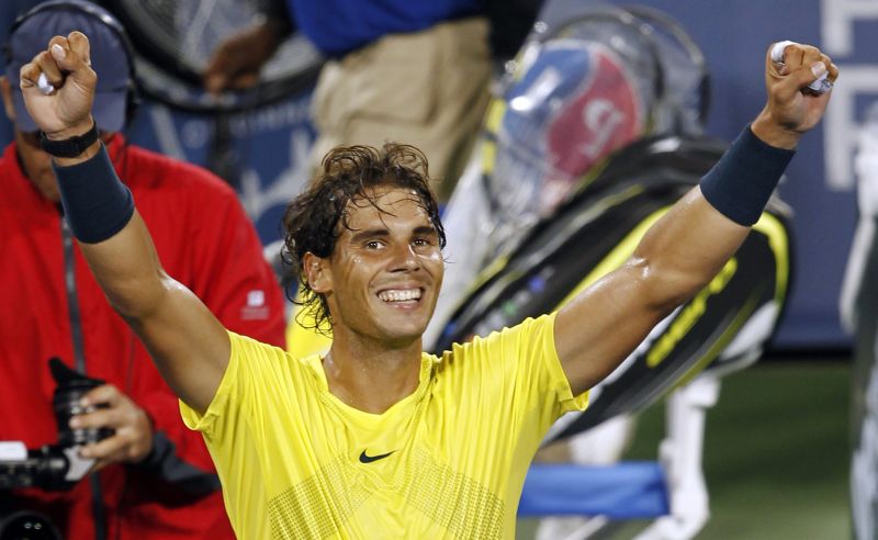 Rafael Nadal comemora a vitória sobre Roger Federer em Cincinnati | John Sommers II / Reuters