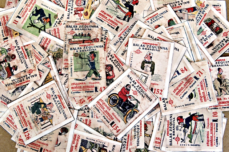 Reprodução das figurinhas antigas, em papel comum: as verdadeiras são raridade | Reprodução