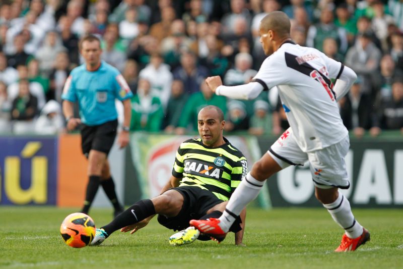 Deivid teve poucas chances durante o jogo e na saída reclamou da galera. | Henry Milleo/Gazeta do Povo