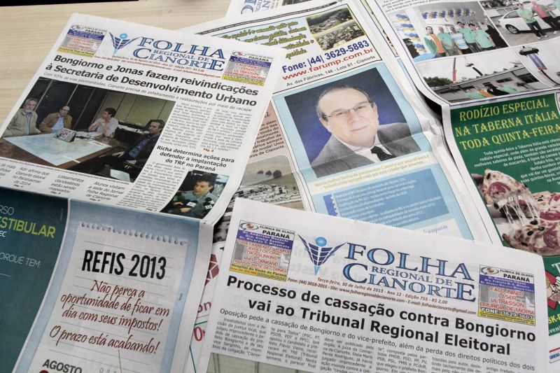 Exemplaes do jornal Folha Regional de Cianorte: veículo que publicou foto de deputado cantando com o governador já recebeu mais de R$ 150 mil nesta Legislatura | Ivan Amorin/ Gazeta do Povo