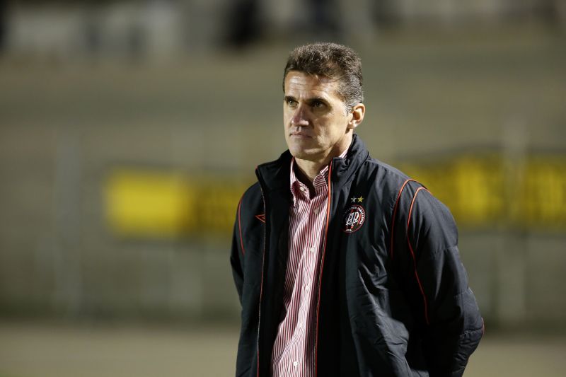 O técnico Vagner Mancini durante a vitória de virada do Atlético sobre o Criciúma neste domingo | Marcelo Andrade / Gazeta do Povo