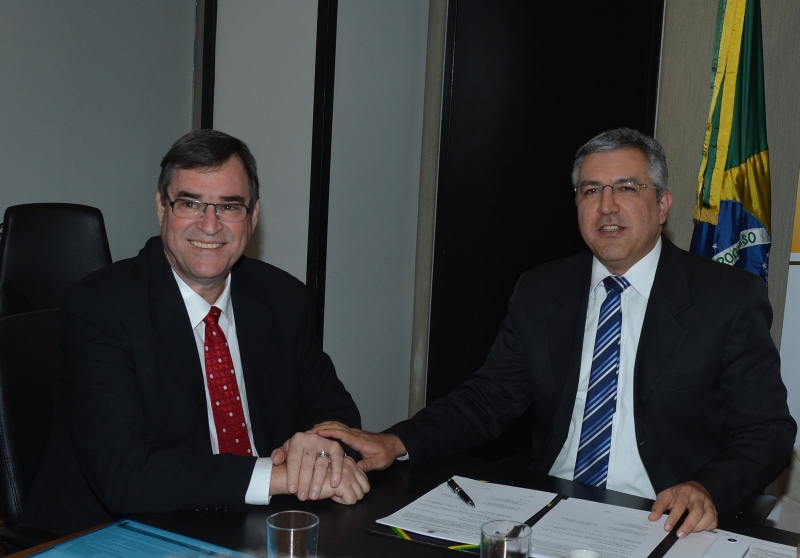 Molina, da Opas, e Padilha: acordo é costurado desde 2012 | Valter Campanato/Abr