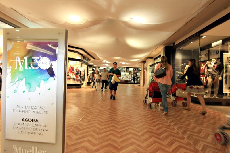 Shopping passa por revitalização em sua área interna e deve entregar reforma em meados de novembro | Ivonaldo Alexandre/ Gazeta do Povo