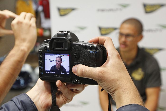 Alex em evento de seu novo patrocinador nesta quinta-feira: meia teme não jogar também contra o Grêmio | Daniel Castellano / Gazeta do Povo