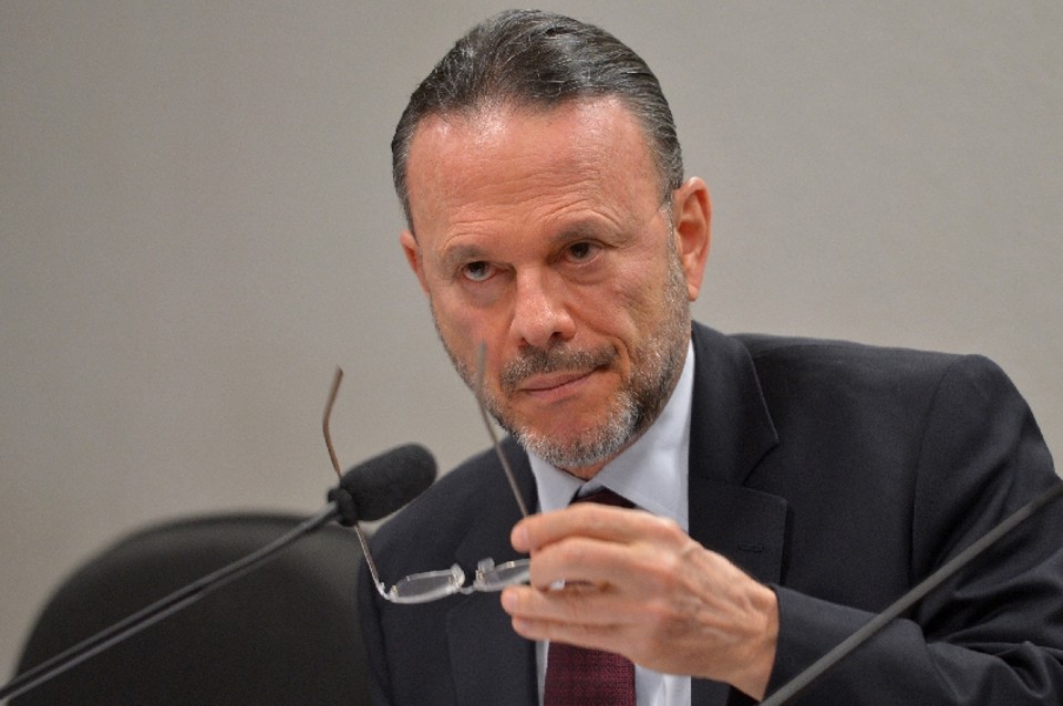 BNDES confirma que empréstimos a Angola e Cuba são secretos Luciano Coutinho, presidente do BNDES | Wilson Dias/ABr