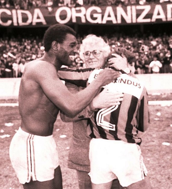 Dirceu - Ao chegar no Atlético em 1990, aos 28 anos, já tinha passado por 12 clubes. Foi entrar em campo, fazer gols decisivos contra o Coritiba para virar ídolo e ganhar a alcunha de 