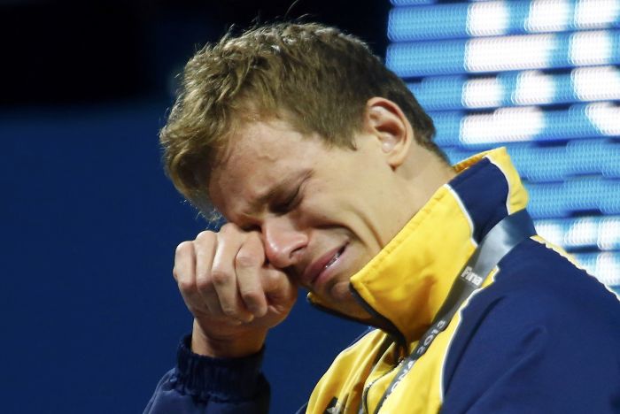 Cielo se emociona durante a premiação dos 50m. Brasileiro é tricampeão no Mundial | Reuters