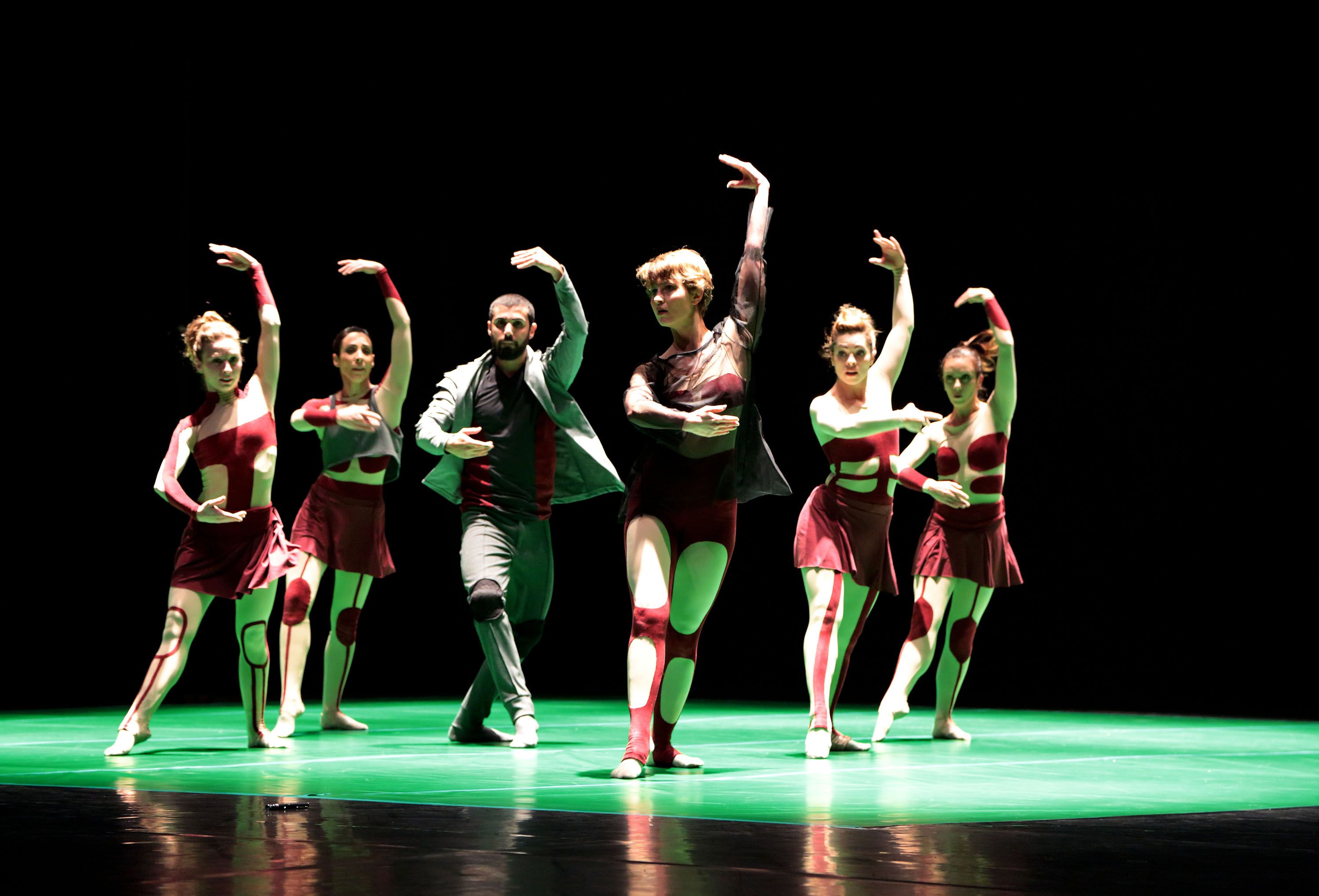 Balé apresenta a coreografia "Desvio" | Chico Nogueira/Divulgação