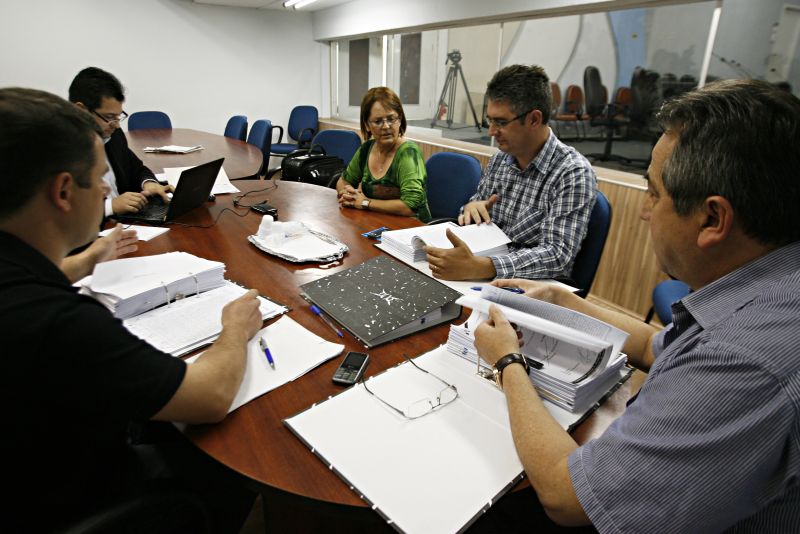A vereadora Ana Maria de Holleben depôs na tarde desta quinta-feira (22) à Comissão Parlamentar Processante da Câmara Municipal de Ponta Grossa | Josué Teixeira / Agência de Notícias Gazeta do Povo