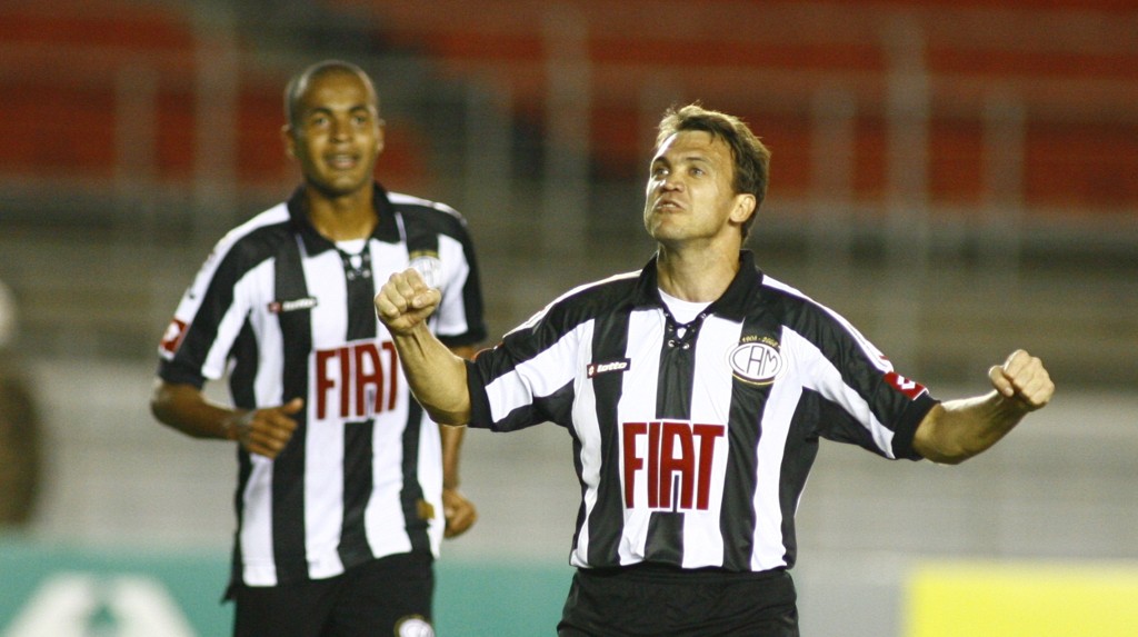 Apesar de aceitos em shoppings e comércios, passeio com pets deve seguir regras básicas de convivência