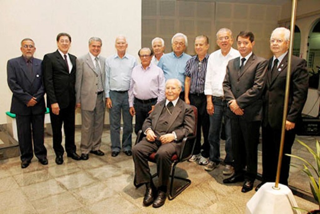 A UEM prestou a homenagem pela grande participação que Dom Jaime teve na criação da universidade