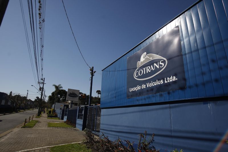 Fachada da Cotrans: empresa cedeu veículos para serem usados nas campanhas eleitorais de 12 deputados estaduais em 2010 | Jonathan Campos/ Gazeta do Povo