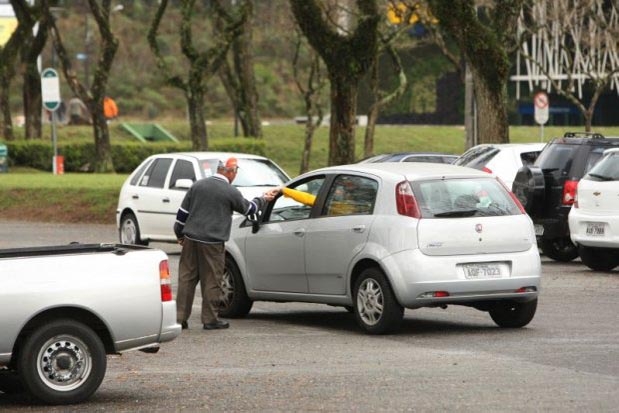 Atividade de guardadores pode ser proibida na capital | Antônio More/ Gazeta do Povo