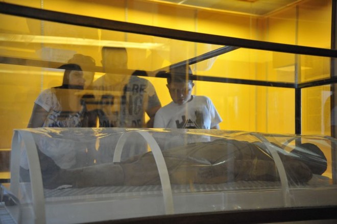 O museu tem uma sala com raras múmias egípcias, como esta de um corpo feminino do período romano, feita com um processo raro que conserva com mais naturalidade os membros | 