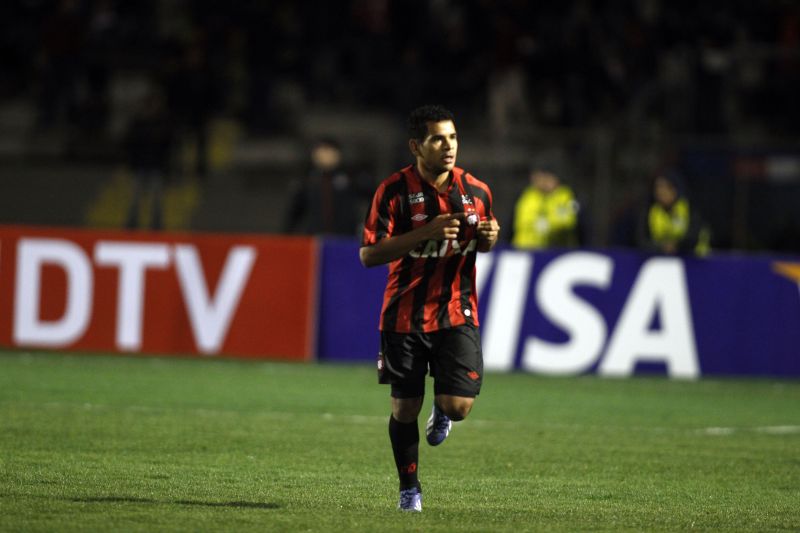 Artilheiro do Brasileirão, Éderson também foi mortal na Copa do Brasil ao marcar duas vezes contra o Palmeiras na Vila Capanema | Walter Alves / Gazeta do Povo