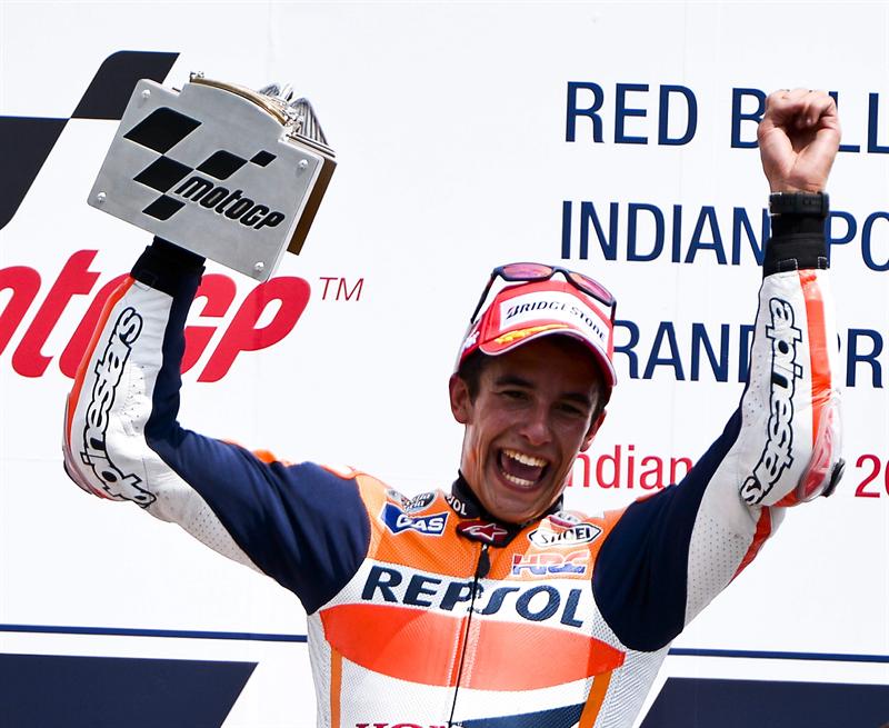 O espanhol Marc Márquez comemora sua terceira vitória na temporada da MotoGP | EFE