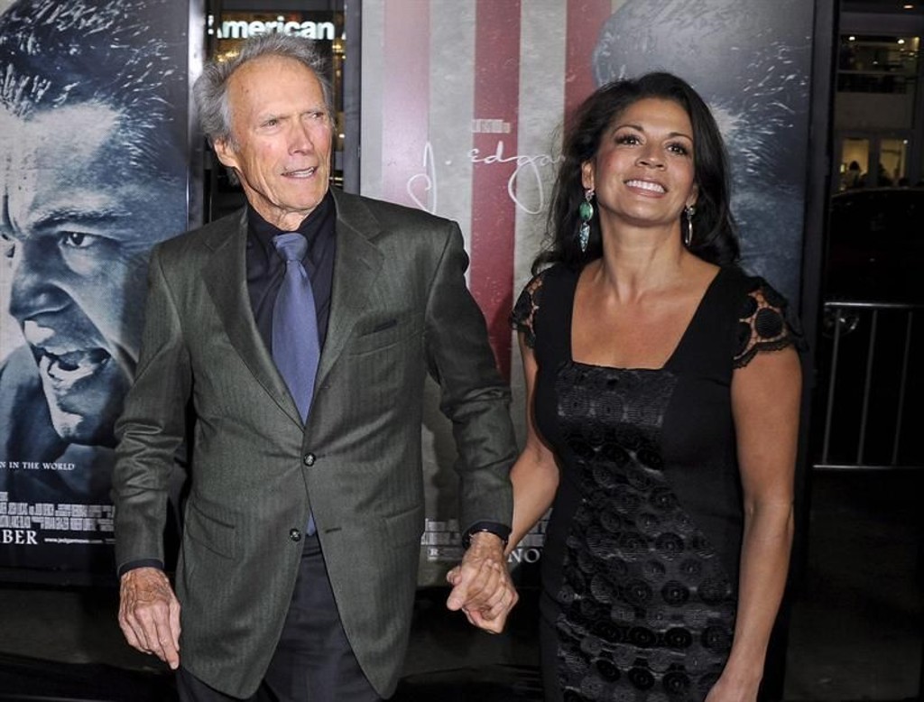 Clint Eastwood, de 83 anos, com Dina Ruiz, 48