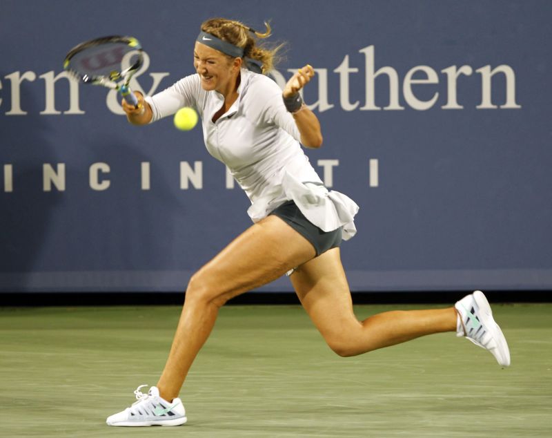 A bielorussa Victoria Azarenka vence disputa com a serva Jelena Jankovic e faz a final com a americana Serena Williams em Cincinnati, Ohio | REUTERS/John Sommers II