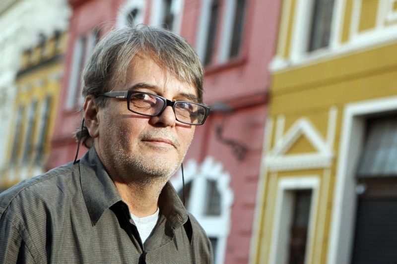 Yanko Del Pino, no Largo da Ordem: Eu matava aula para jogar fliperama na frente do Bondinho. Dali via a Gilda passar. Tive medo de que a esquecessem. | Hugo Harada/ Gazeta do Povo