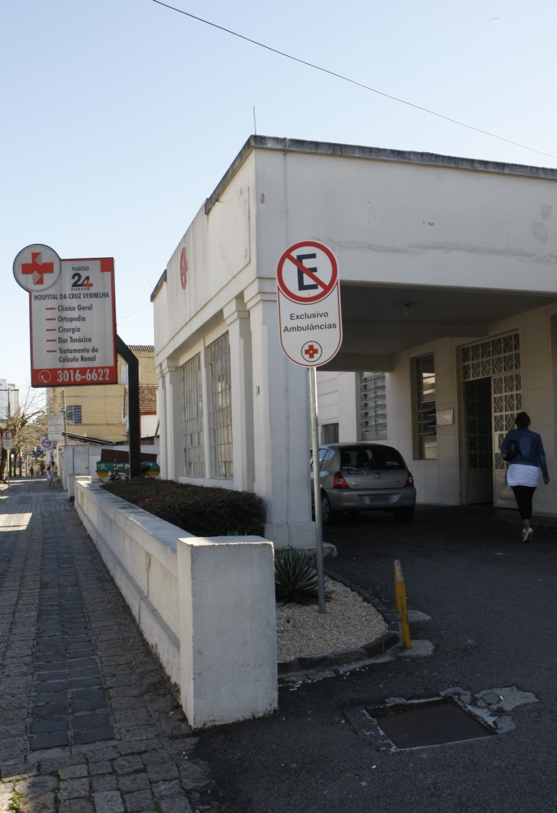 Hospital da Cruz Vermelha: cerca de 500 pacientes por dia | Aniele Nascimento/Gazeta do Povo