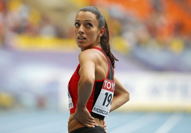 A búlgara Ivet Lalova faz pose após competir nos 200m rasos | 