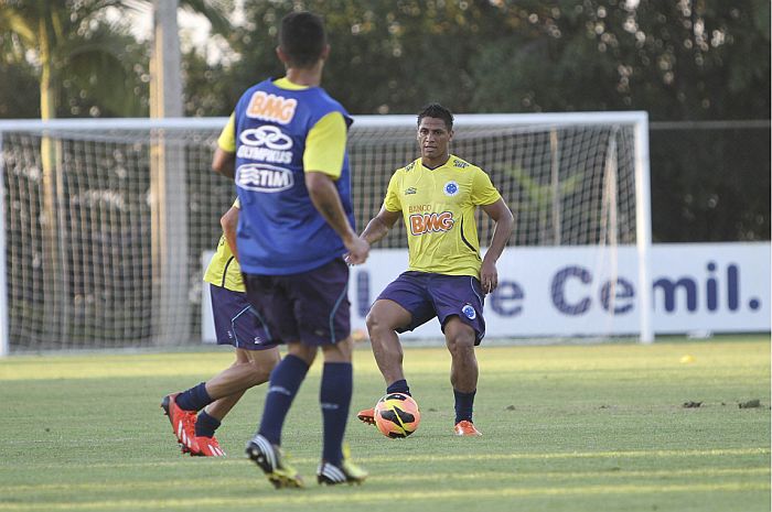 Ueliton vai disputar posição com Junior Urso no Coritiba | Vipcomm