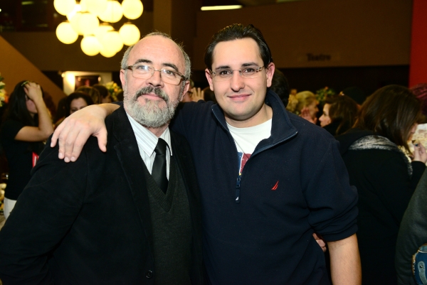 Na estreia da peça Drácula A Comédia, em cartaz no auditório Alcides Munhoz, do Clube Curitibano, o diretor da peça, Enéas Lour, com Carlos Valente Castro Filho, que interpreta o Conde Drácula | Marcelo Krelling